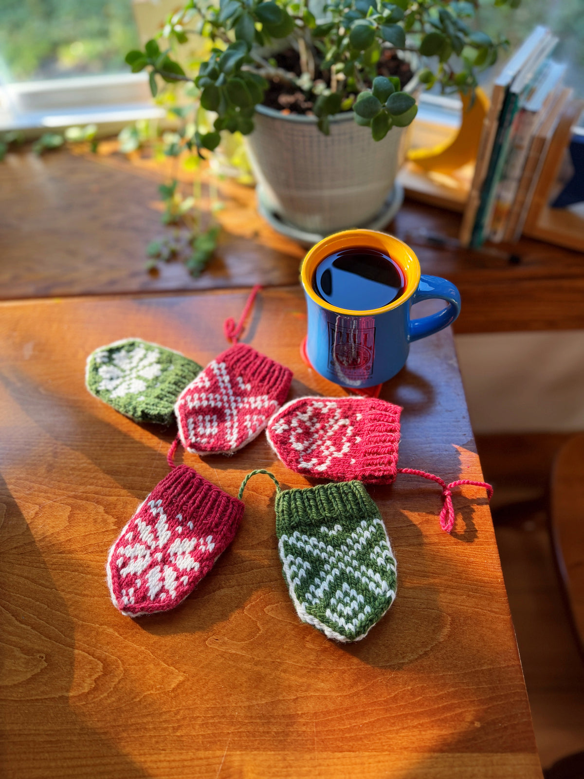 Mini Mitten Garland - Digital Knitting Pattern