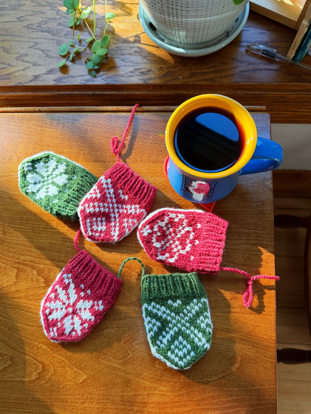 Mini Mitten Garland - Digital Knitting Pattern