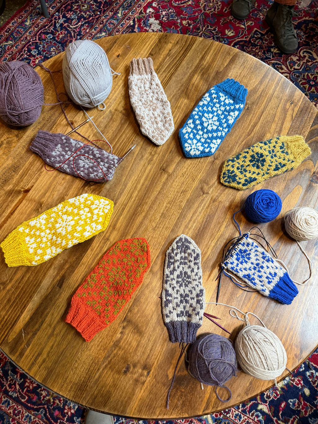 Reinrose Mittens - Digital Knitting Pattern