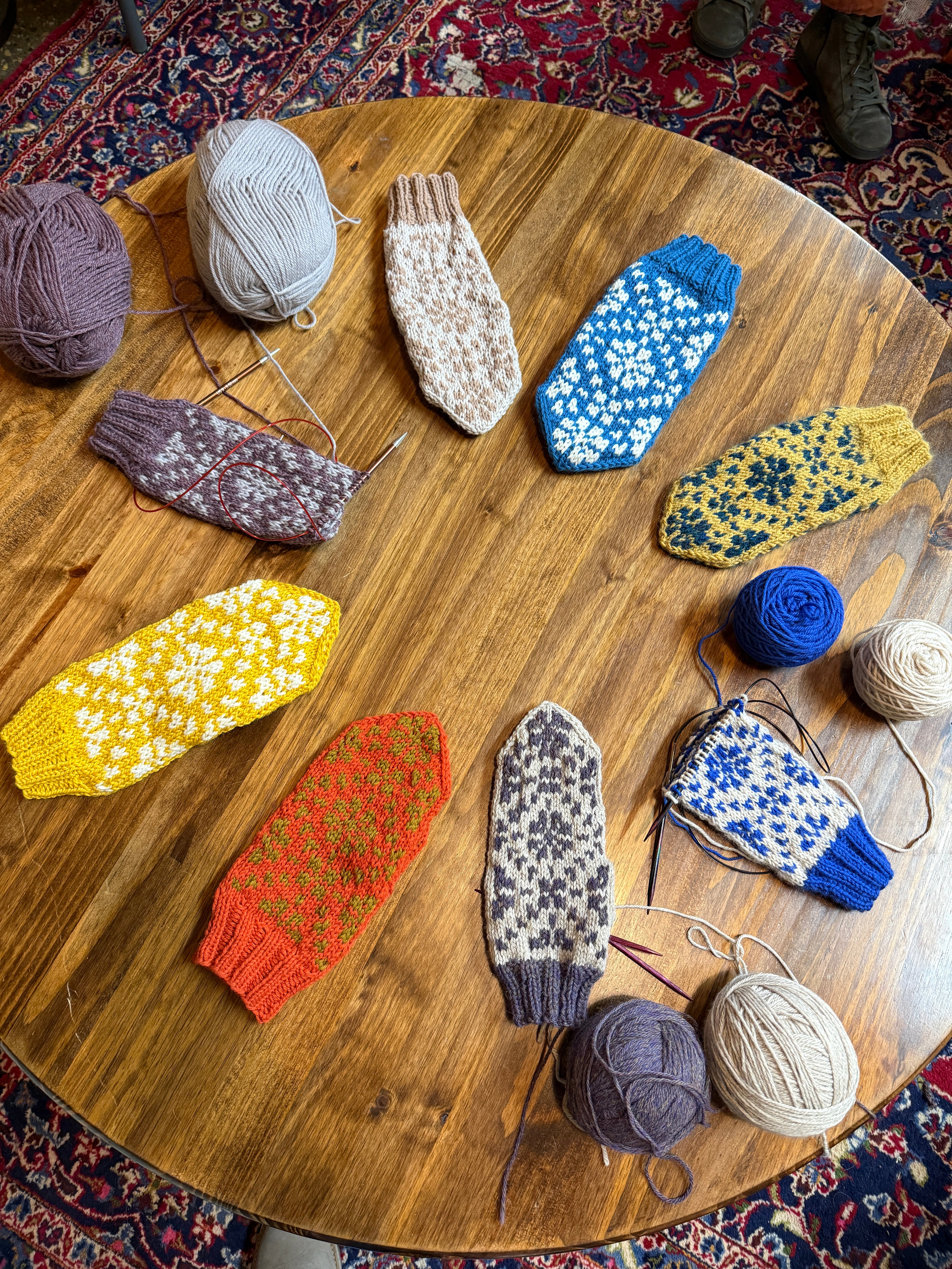 Reinrose Mittens - Digital Knitting Pattern